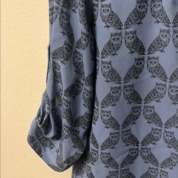 Reitmans Blue Notched Collar Blouse with Buttoned Sleeves - Picture 4 of 10